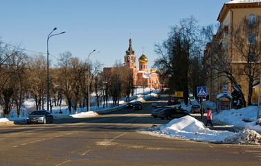 Wall Mural - Ramenskoe. Moscow region. Russia. March 08.2018. View of the Orthodox Church from Karl-Marx street on a Sunny day.