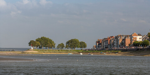 Canvas Print - Les quais de Saint-Valery depuis le chenal de la Somme