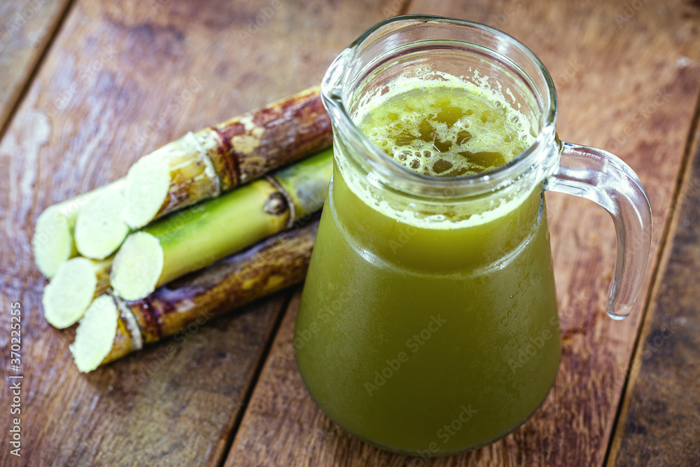 Cane juice or garapa, drink rich in sucrose, used as raw material in the manufacture of sugar, ethanol and alcoholic beverages, such as cachaça and rum - obrazy, fototapety, plakaty 