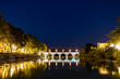 © Ldgfr Photos - Vue nocturne sur le Pont Tibère et sa réflexion sur les eaux du fleuve Vidourle à Sommières (Occitanie, France)
