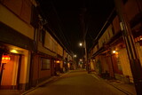 Fototapeta Miasto - Historic cityscape of Kyoto at night, GION, KYOTO