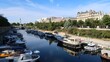 Panorama sur le port de l’Arsenal / bassin de l'Arsenal à Paris, avec des bateaux de plaisance amarrés (France)