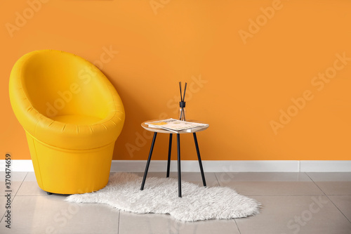 Fotografía Modern armchair in interior of room