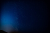 Fototapeta Na sufit - 天の川がうっすら見える夜空に流れ星が流れた様子　　バンクーバー　ブリティッシュコロンビア　カナダ　　
