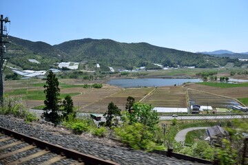 Wall Mural - 山形新幹線車窓 白竜湖とビニールハウス