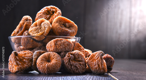 Cuadros en Lienzo Composition with bowl of dried figs on wooden table