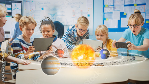 Fotografía Group of School Children in Science Class Use Digital Tablet Computers with Augmented Reality Software, Looking at Educational 3D Animation Of Solar System