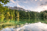Fototapeta Natura - Der Badersee am Fuße der Zugspitze in Bayern