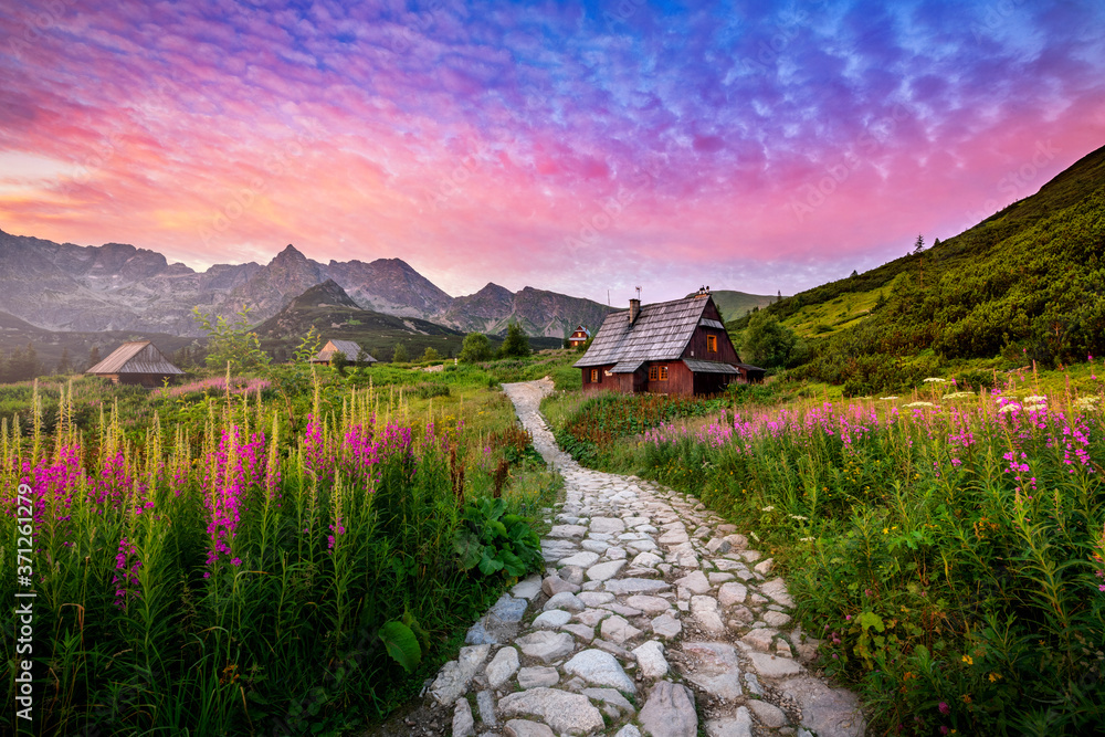 Obraz na płótnie Beautiful summer sunrise in the mountains - Hala Gasienicowa in Poland - Tatras w salonie