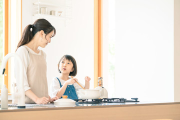 Poster - 料理する親子　子育てイメージ