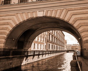 Wall Mural - St. Petersburg, Russia, July 13, 2020. View of the Zimnyaya Kanavka canal connecting the Moika and Neva rivers, the Hermitage bridge and its picturesque embankments.