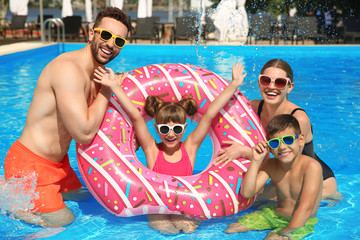 Canvas Print - Happy family having fun in swimming pool