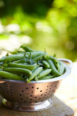 Poster - fresh green peas on wooden surface