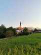 Allgäuer Alpen mit einer Kirche