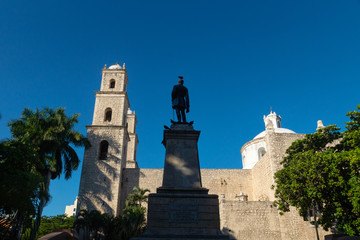 Hidalgo park with statue and doves with view on church 'El Jesus' in Merida, Yucatan, Mexico