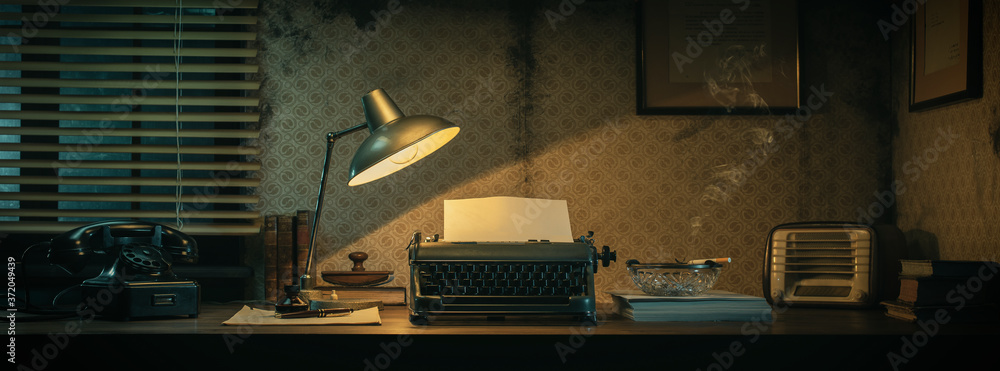 Vintage film noir office desk with old typewriter - obrazy, fototapety, plakaty 