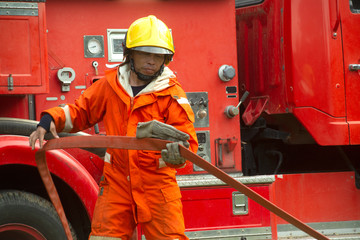 Wall Mural - The fireman is preparing to put out the fire at the fire engine. Because the fire was burning in the building.