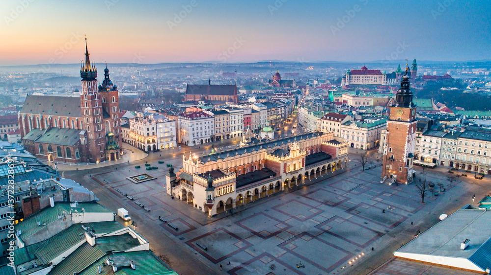 Obraz na płótnie Wschód słońca Rynek Główny w Krakowie. Sunrise over the Main Square in Cracow. w salonie
