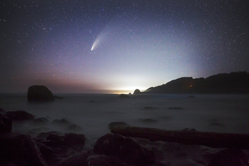 Wall Mural - The Comet NEOWISE over the beaches of Redwood National Park in California.