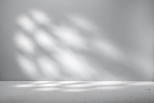 Fototapete - Gray background for product presentation with beautiful light pattern