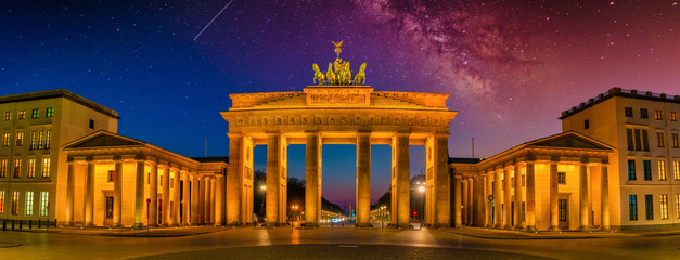 Wall Mural - Panorama vom Brandenburger Tor am Pariser Platz in Berlin, Deutschland