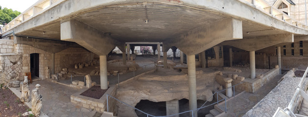 Sticker - Panoramic shot of the ruins of an antique building during the daytime