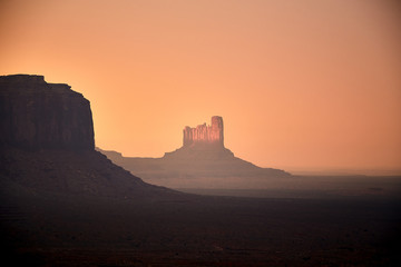 Canvas Print - Beautiful scenery of mesas in Monument Valley, Arizona - USA