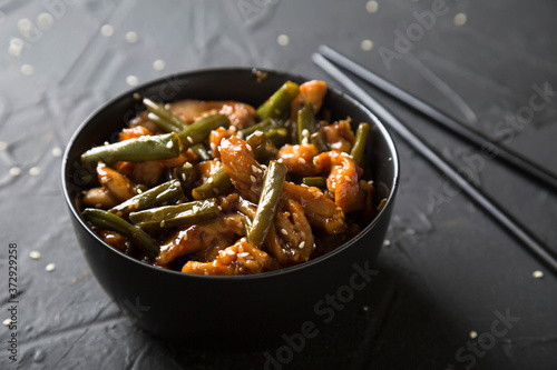 Cuadros en Lienzo Fried green beans with chicken fillet in teriyaki sauce