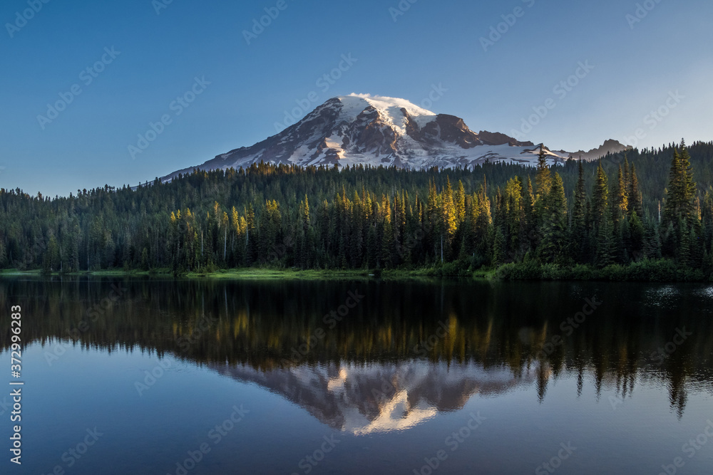 July early morning on the Reflection Lakes in Mount Rainier National Park - obrazy, fototapety, plakaty 