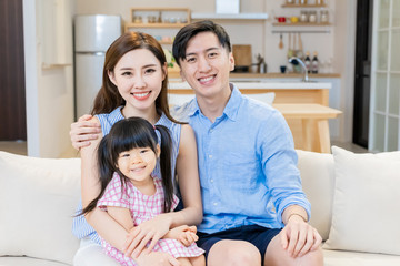 Wall Mural - asian family smile to you