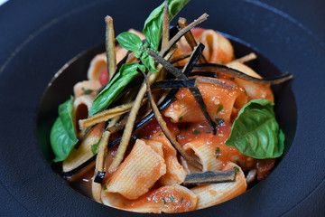 Canvas Print - Closeup shot of delicious meal made with seafood in a black plate