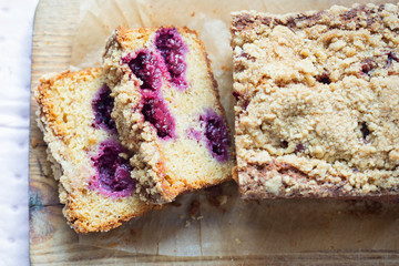 Wall Mural - Blackberry and apple loaf cake with cinnamon crumble 