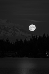 Wall Mural - full moon over the mountains