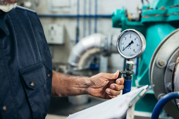 Wall Mural - close up man checking press gauge