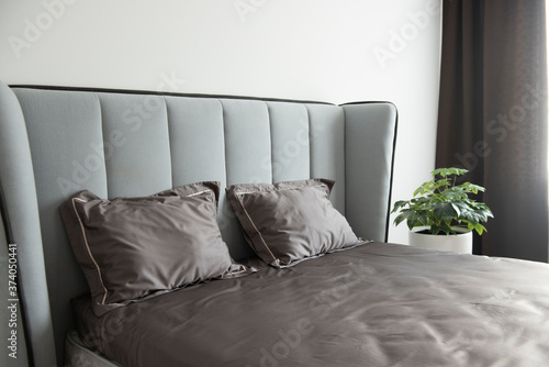 Photographie Beautiful bedding on a large bed in the bedroom