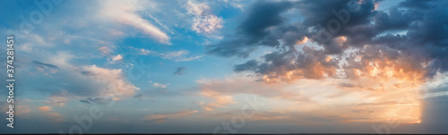 Fotomural Panorama, cloudy sky at sunset. Pink clouds.