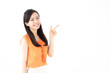 © naka - 指差す女性