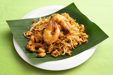 Char Koay Teow: Malaysian style stir fry flat noodles with bean sprouts