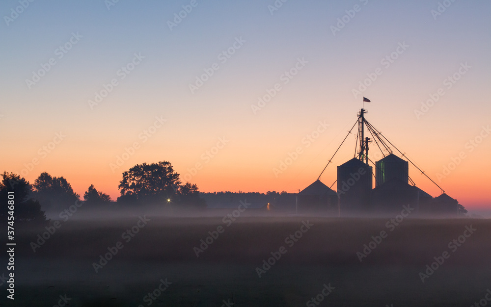 A midwest farm silhouetted at dawn - obrazy, fototapety, plakaty 