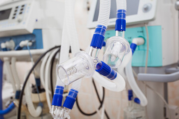 components of medical device for ventilating lungs in hospital