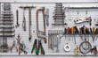 Panel de metal de herramientas en un taller