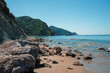 Bellissimo paesaggio marino con veduta della costa e scogli. Corfù, Grecia