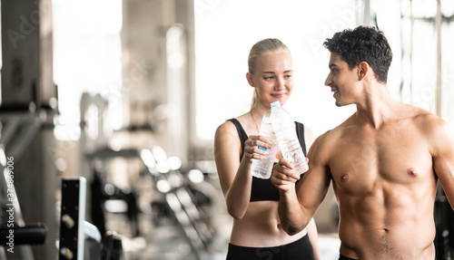 Cuadros en Lienzo Gym fitness trainer concept, health lovers exercise in sports gym for a strong h