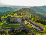 Fort twierdza góry drzewa las zabytek