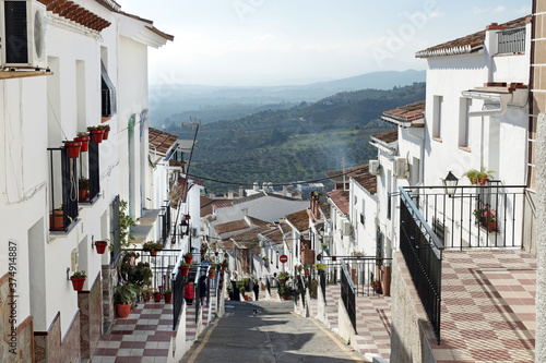 Fotomural Alora, Andalucia, Spain: narrow alleys in a hillside white village