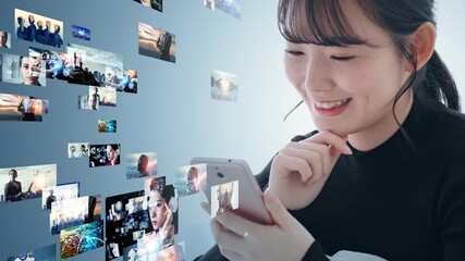 Aufkleber - 映像コンテンツ　スマホで動画を見る女性
