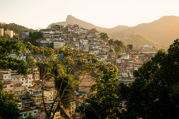 Fototapete - Favela in Rio de Janeiro city, Brazil