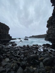 Canvas Print - Roche volcanique en bord de mer à l'île de Pâques