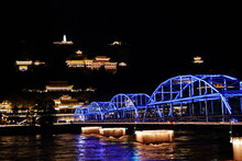 Lanzhou Iron Bridge (Zhongshan Bridge) And White Pagoda Hill At Night. The Bridge, A Historical Landmark, Is The First Real Bridge Over The Yellow River In Lanzhou, The Capital City Of Gansu, China.