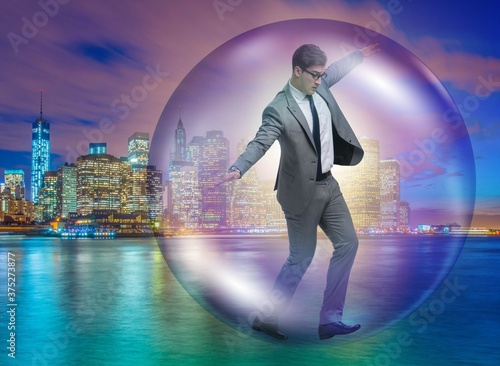 Fotomural The businessman flying inside the bubble
